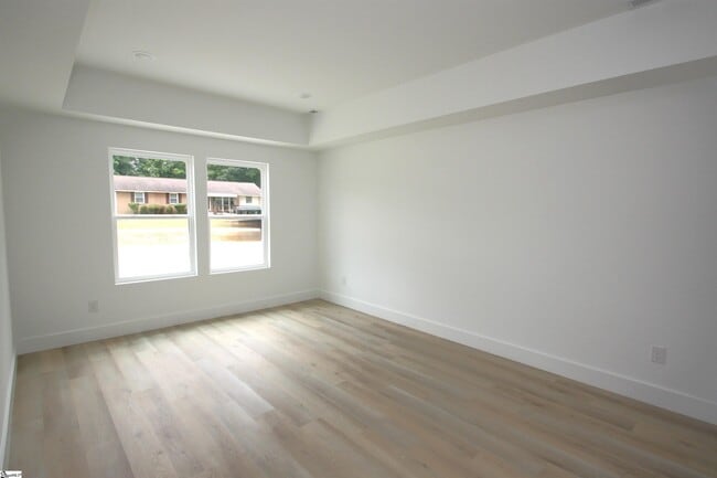 Building Photo - 404 Sierra Rd
