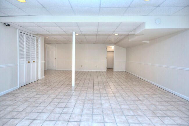 Building Photo - 135 Regents Pk