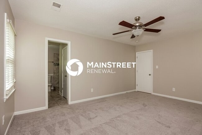 Building Photo - 4 Bedroom Pet-Friendly Home in Charlotte, NC with Main Street Renewal