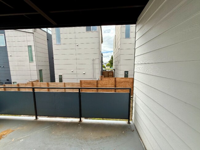 Building Photo - 1725 SW Barton St