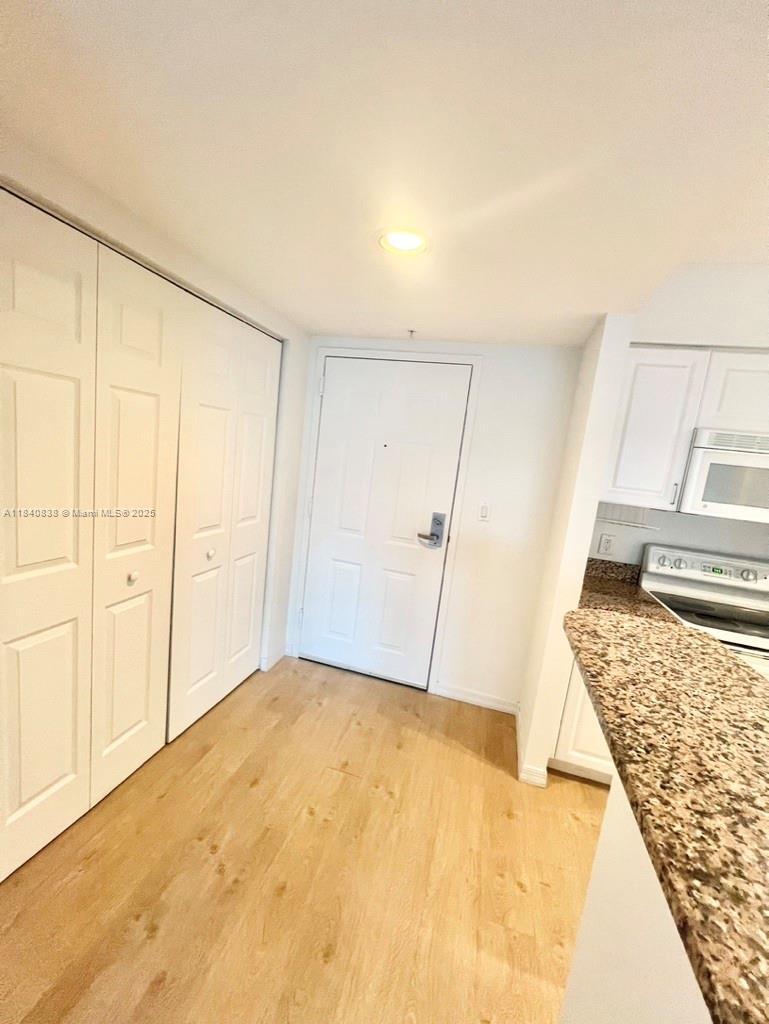 Building Photo - 1155 Brickell Bay Dr