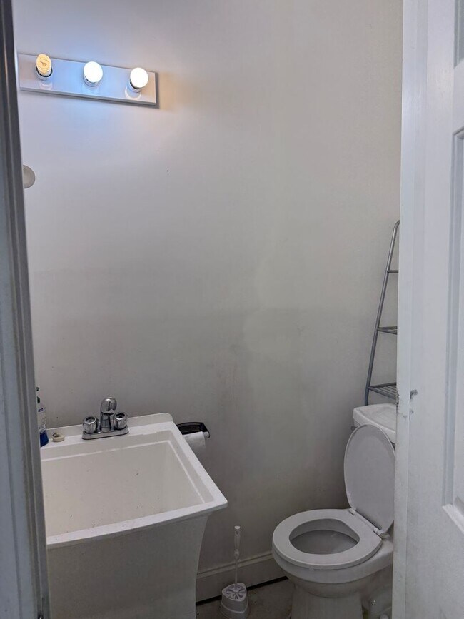 Building Photo - Lexington