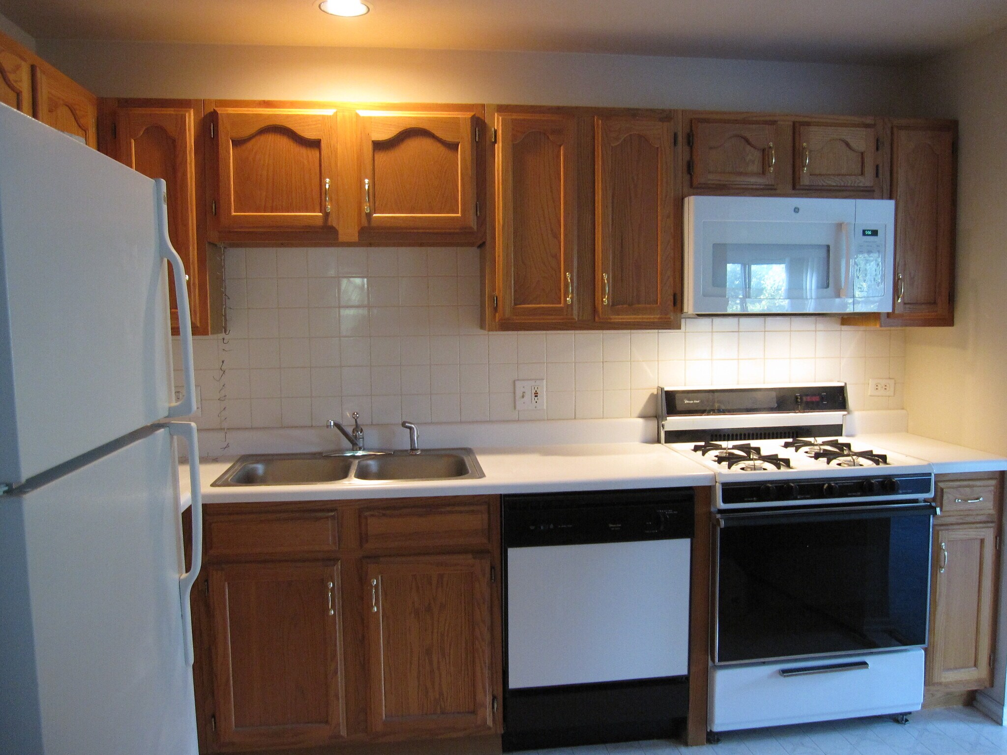 Building Photo - 2810 Meadow Ln