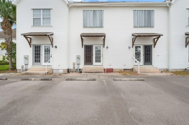 Building Photo - 3322 Monterey Square Ln