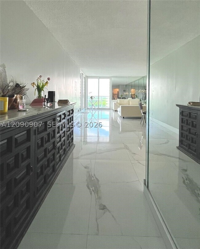 Building Photo - 100 Bayview Dr