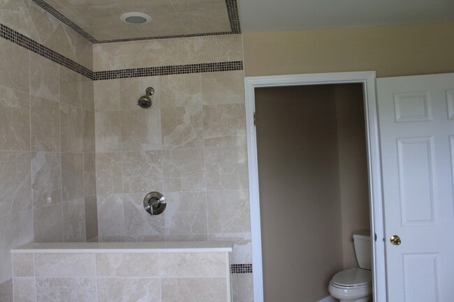 Building Photo - 85 Crenshaw Dr