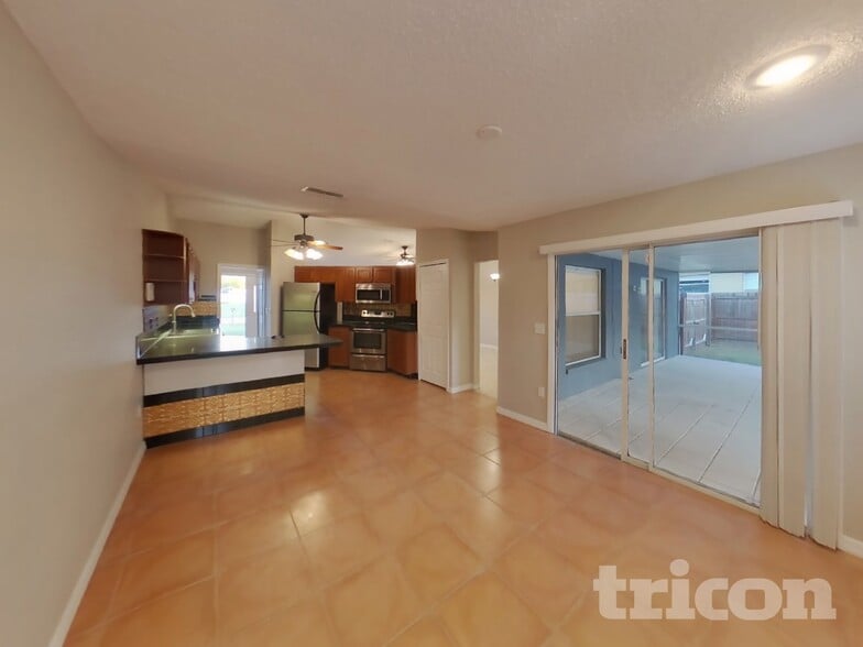 Building Photo - 1374 Godfrey Ave