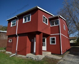 Building Photo - 1910 Moore Ave