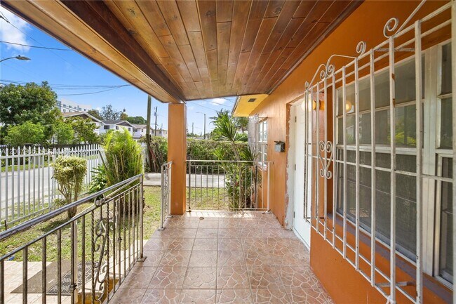 Building Photo - 3720 NW 20th Ct