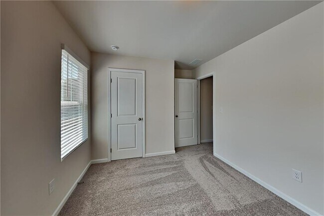 Building Photo - 265 Bloomfield Cir