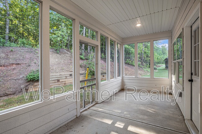 Building Photo - 138 Crestpoint Rd