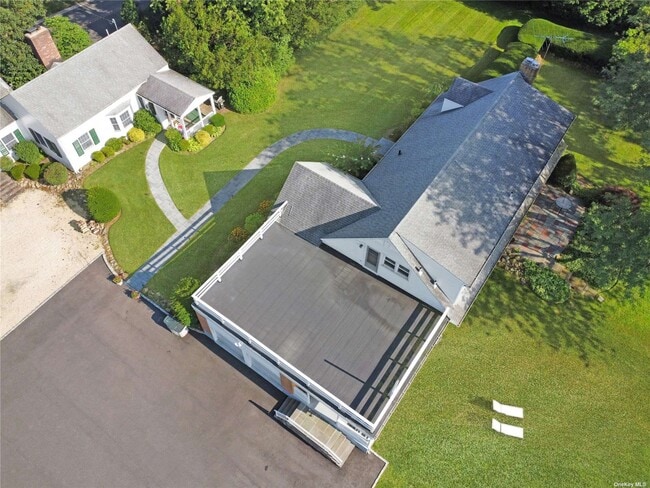 Building Photo - 10 Old Westbury Rd