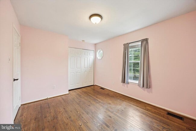 Building Photo - 175 Leedom Way