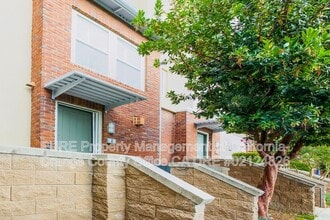 Building Photo - 6 Midtown Dr