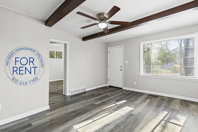 Building Photo - 2429 Lincoln Manor Dr