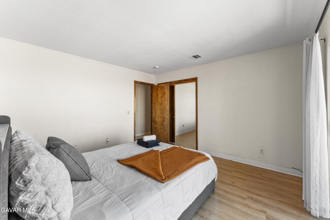 Building Photo - 1055 Lakeview Dr