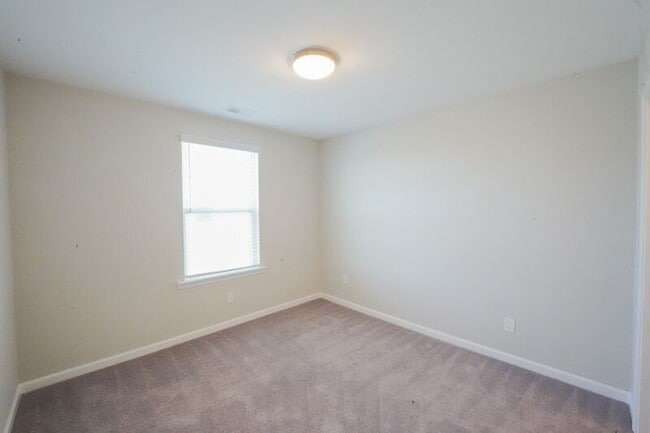 Building Photo - 165 Greyfield Cir