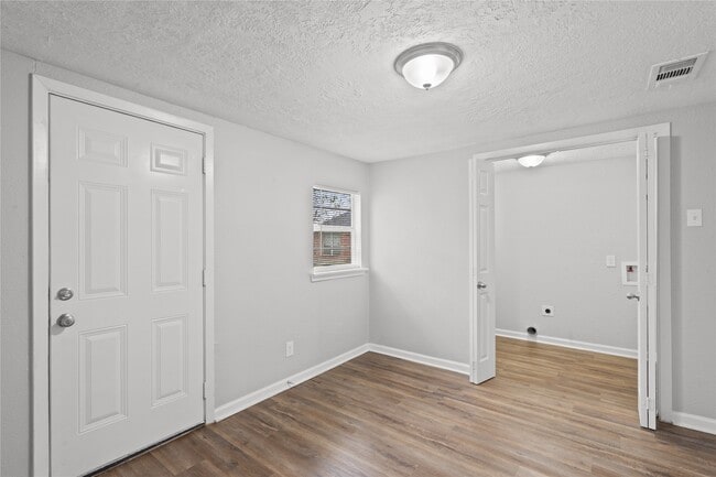 Building Photo - 419 N Parrish St