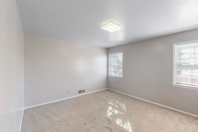 Building Photo - 7948 Habersham Ln
