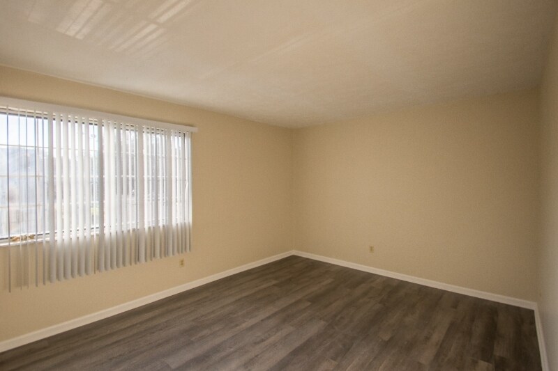 Building Photo - 221 Peppertree Ln