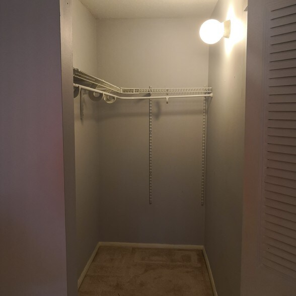 Walk-in closet - 808 Stratford Dr