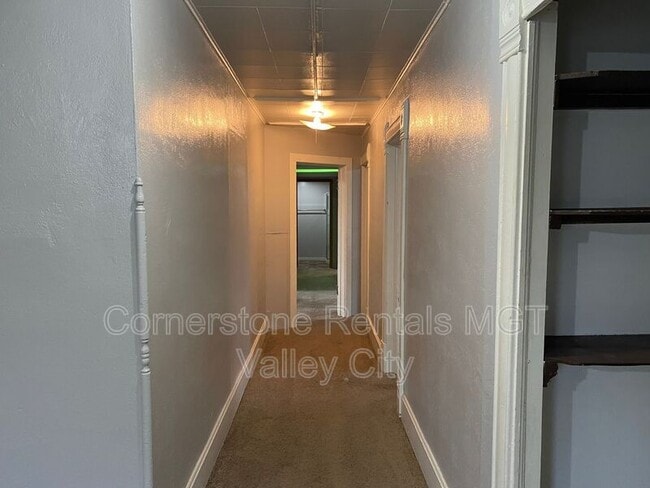 Building Photo - 205 3rd Ave SE