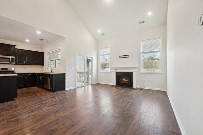 Building Photo - 2312 Longmont Dr
