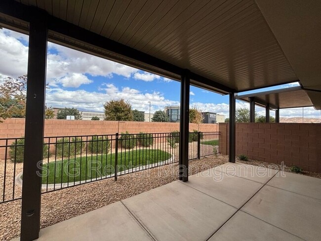 Building Photo - 2963 E Snowberry Dr