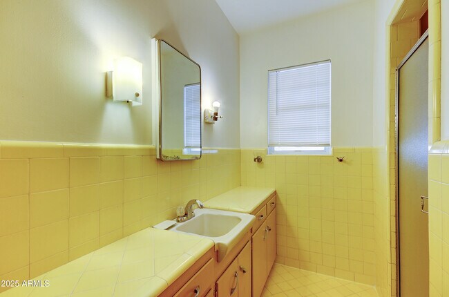 Building Photo - 1301 W Osborn Rd