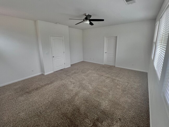 Building Photo - $2,695 Ashlan & Dewolf, 4 bedroom - Buckin...