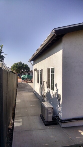 Building Photo - 3083 Mission Village Dr