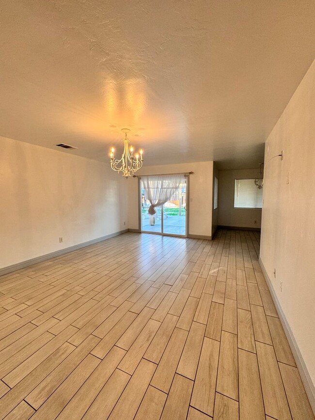 Building Photo - Beautiful remodeled 4 bd 2.5 ba 2 Story in...