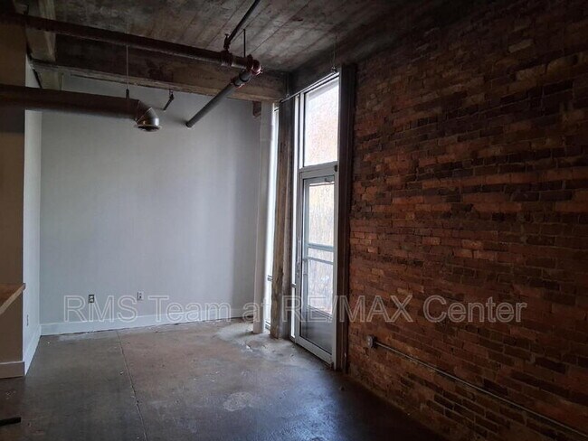 Building Photo - 659 Auburn Ave NE