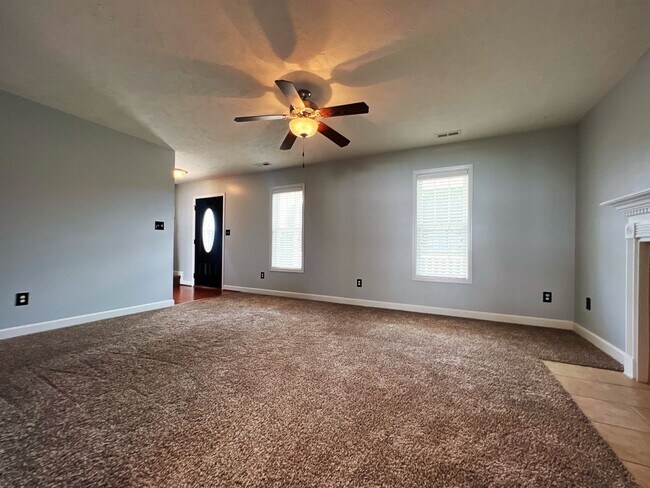 Building Photo - Overhills Creek Charmer