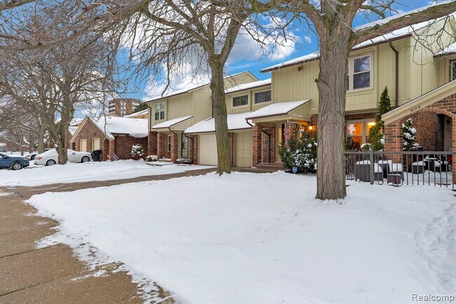 Building Photo - 3170 Woods Cir Dr