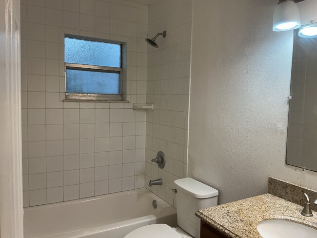 Building Photo - Winter Haven 3BR Home with Fenced Yard & Bonus Room