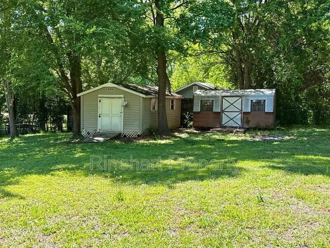 Building Photo - 2083 Ridgecrest Rd