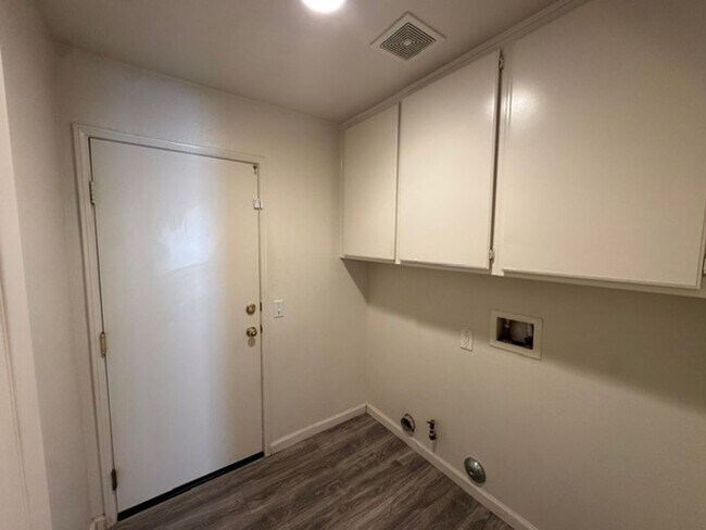 Building Photo - Beautiful home with option to expand