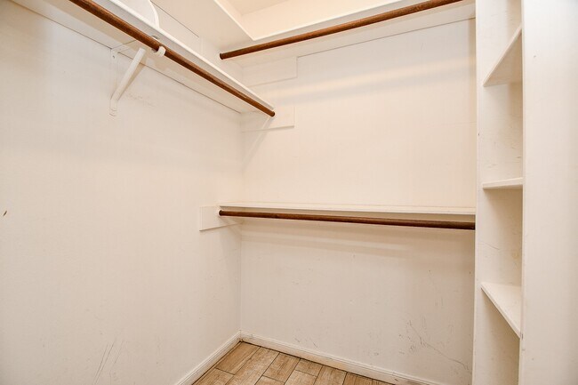Building Photo - 2803 Green Fields Dr