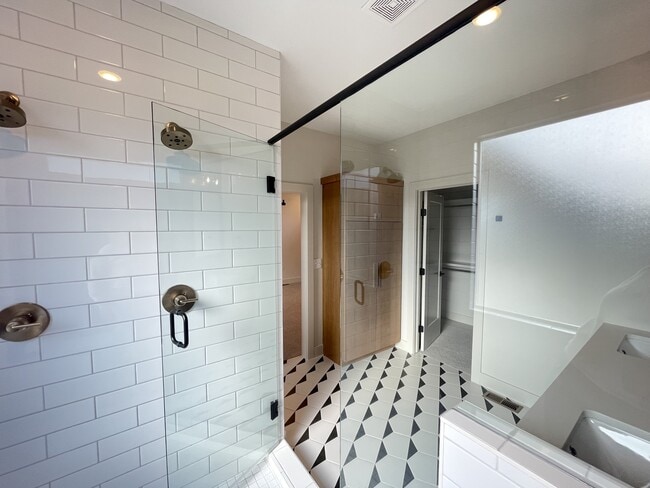 Building Photo - 252 N Ciderbluff St