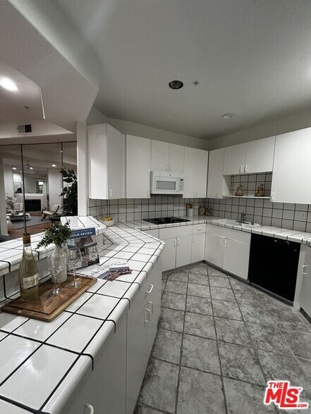 Building Photo - 3460 S Centinela Ave