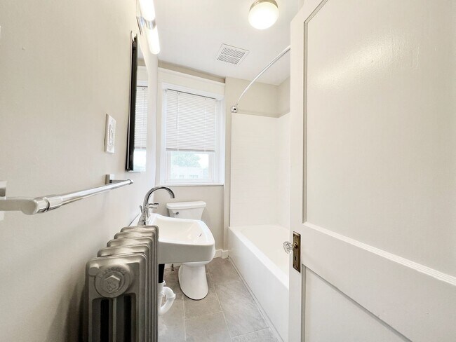 Building Photo - 193-197 E Lancaster Ave