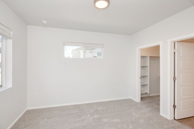 Building Photo - Experience Caldwell Living: Beautiful BRAND NEW 3 Bedroom Apartments!