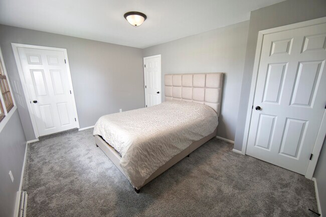 Building Photo - 10234 N La Cresta Dr
