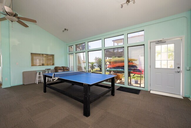 Building Photo - 308 E Miracle Strip Pkwy