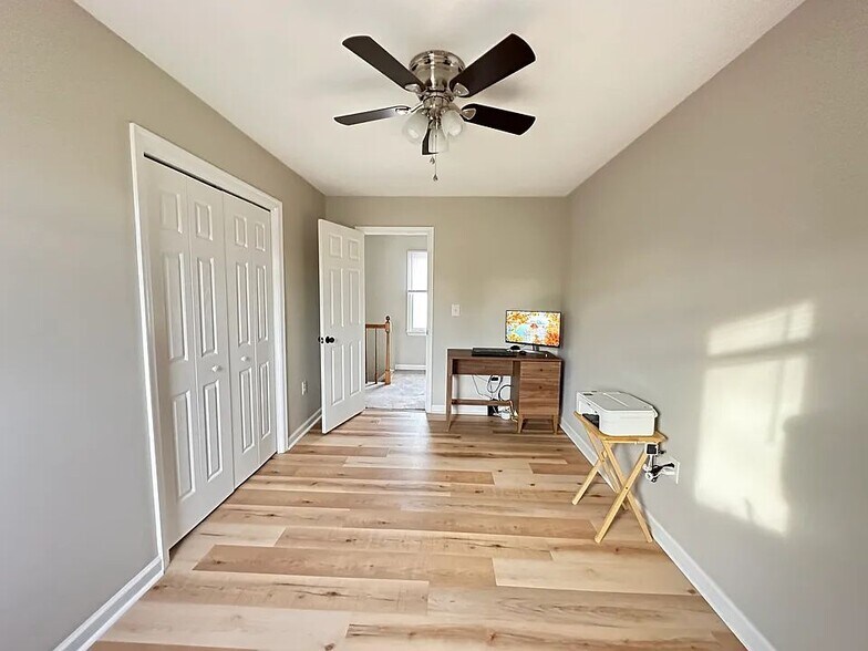 Building Photo - 2013 Mosley St