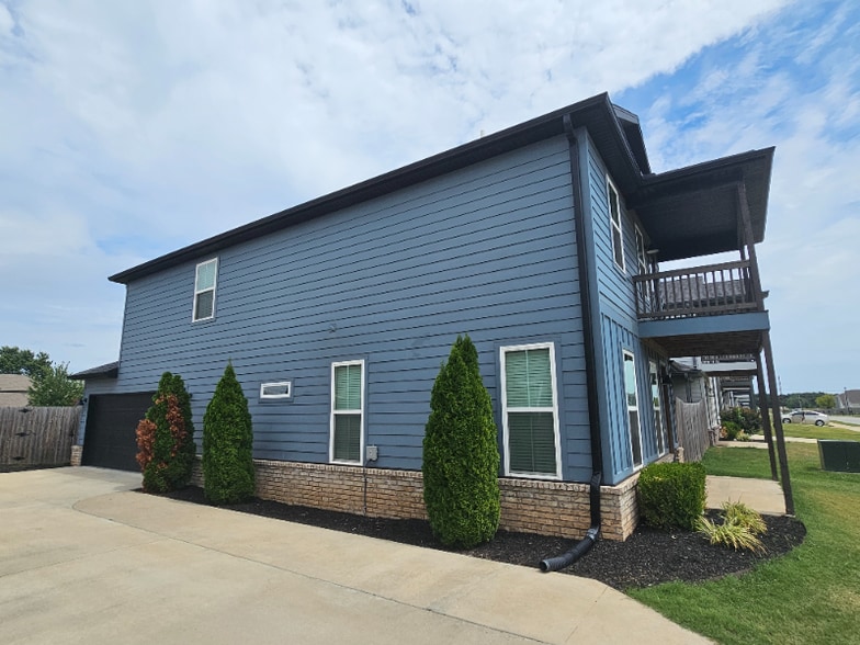 Building Photo - 1735 W Whitney Ln