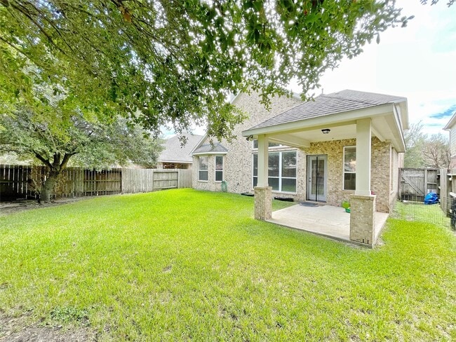 Building Photo - 6115 Summerfield Glade Ln