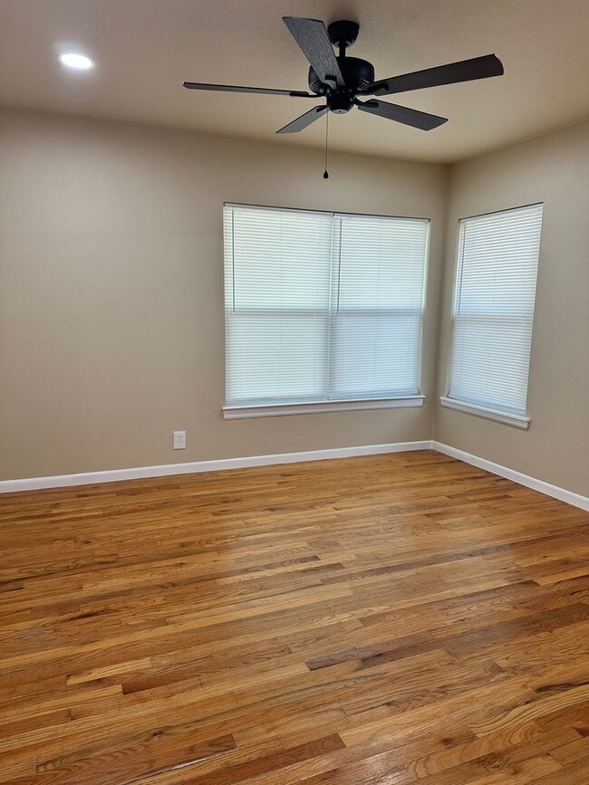 Building Photo - 1234 S Brazos St