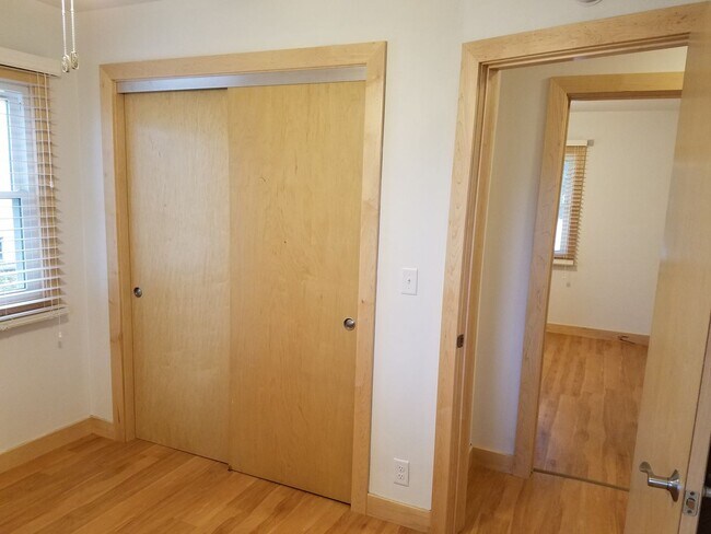 Building Photo - 4 Bedroom house in great CF Location